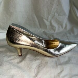 Damita K Size 7 Gold Heels Slip On Heel 2.25” Shiny Metallic #But8